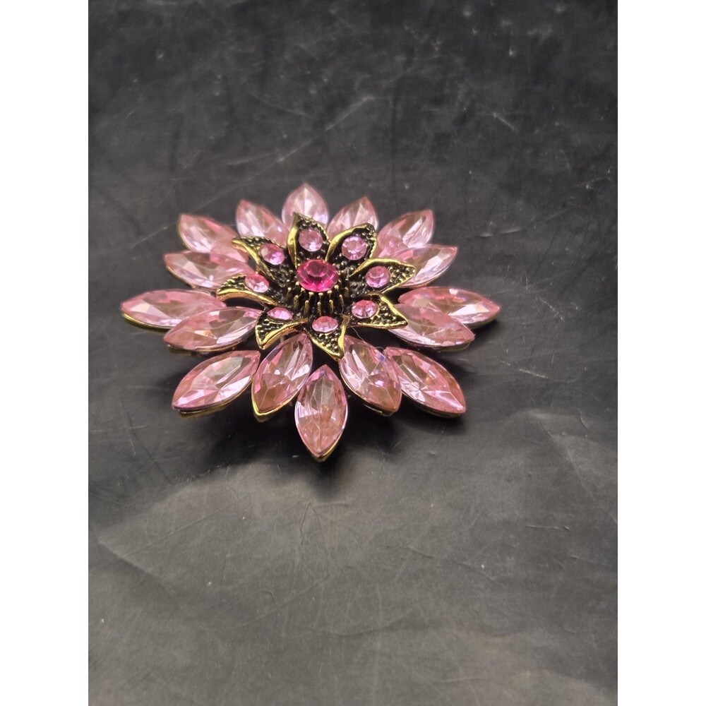 Vintage Chrysanthemum Brooch Pink - Picture 8 of 12
